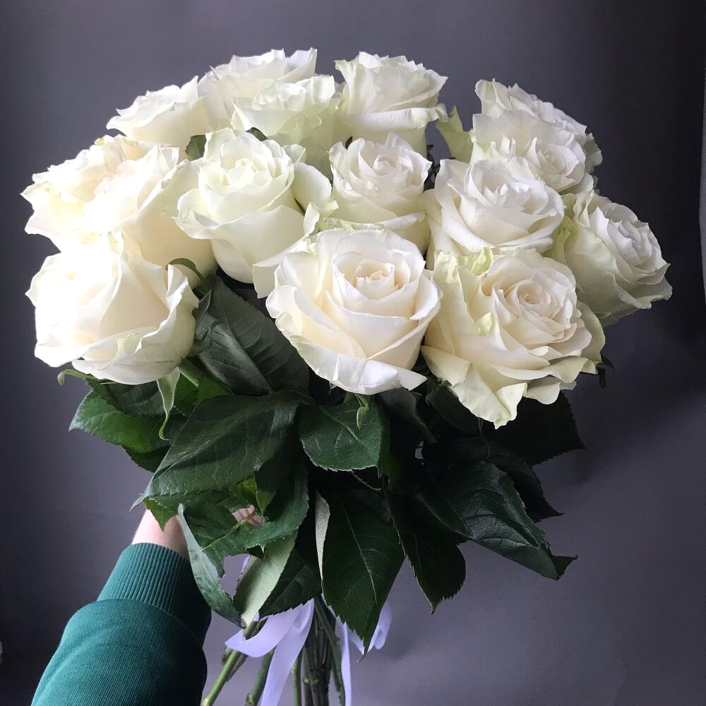 15 белых роз 60 см, Россия